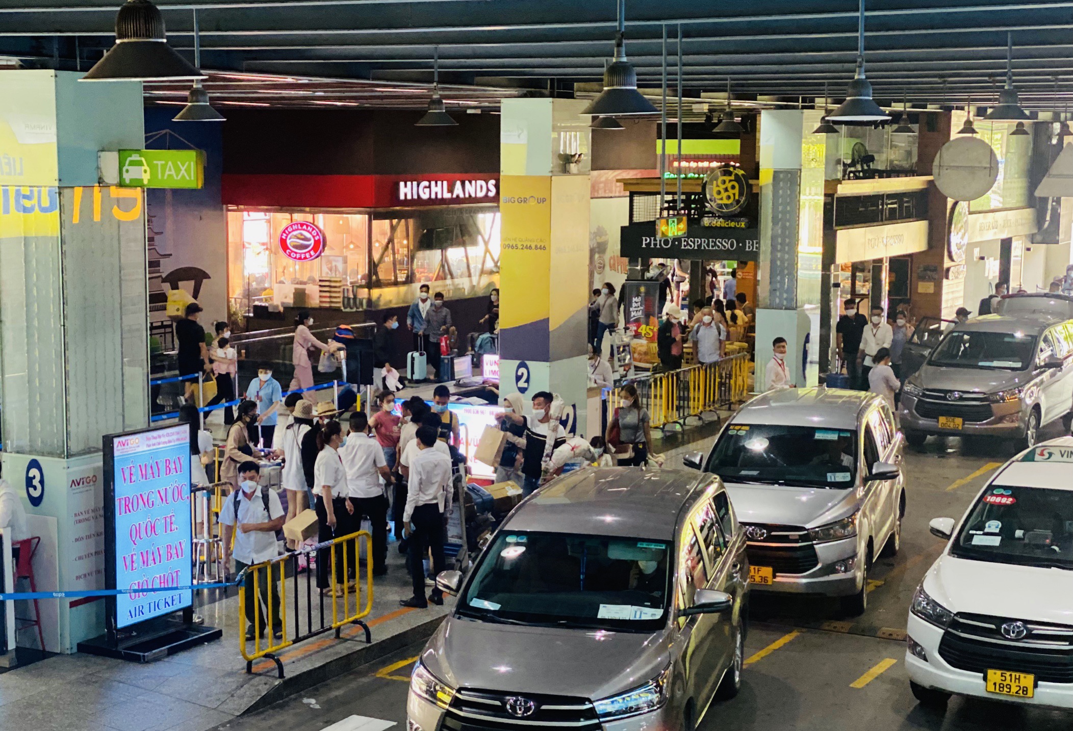 Ngày nghỉ lễ cuối cùng dịp 304-15 Sân bay Tân Sơn Nhất đón gần 60.000 lượt khách