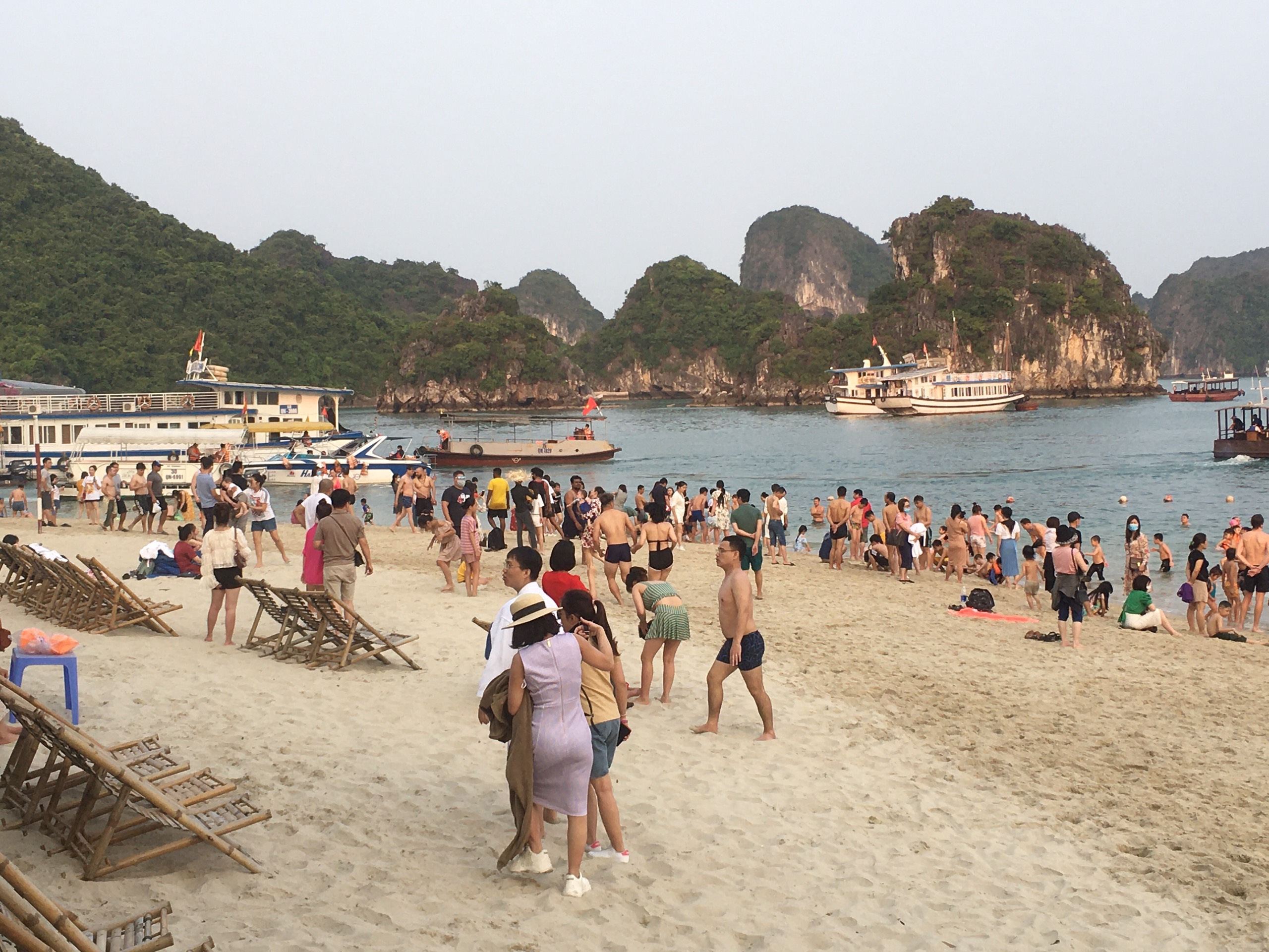 Nhiều tỉnh, thành đón hàng trăm nghìn khách du lịch dịp nghỉ Lễ 304 - 15