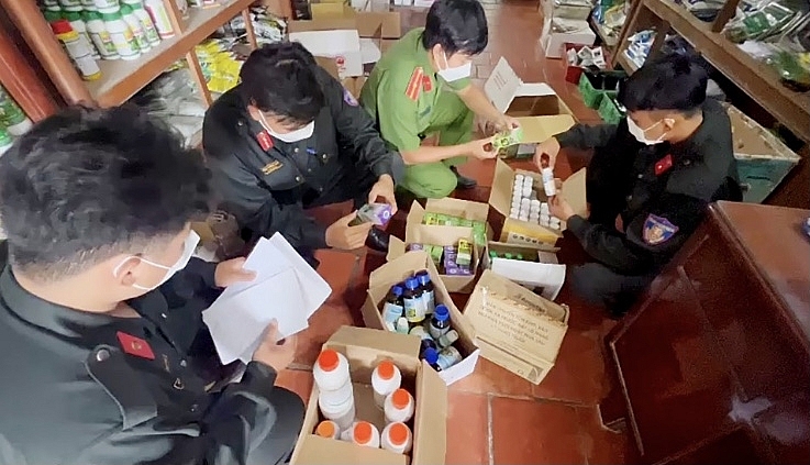 An Giang Thu giữ lượng lớn thuốc bảo vệ thực vật và phân bón không rõ nguồn gốc