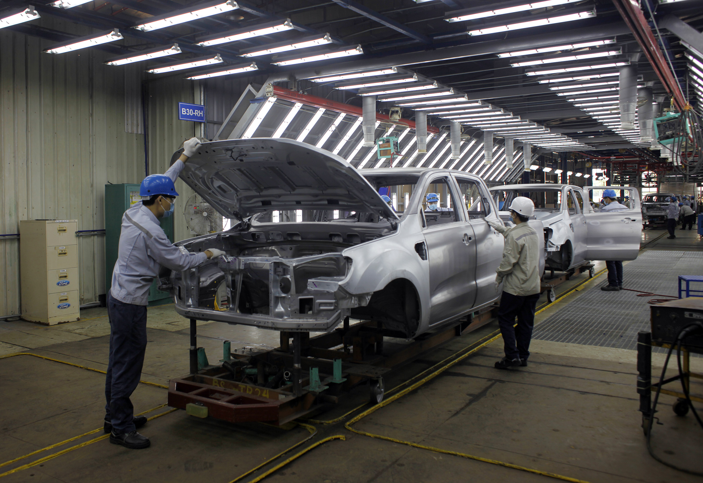 Đề xuất gia hạn 20.000 tỷ đồng tiền thuế cho ô tô sản xuất, lắp ráp trong nước