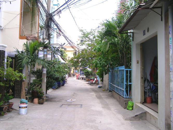 Nhà đất bị vây bọc bởi nhà đất người khác không có lối đi phải giải quyết thế nào