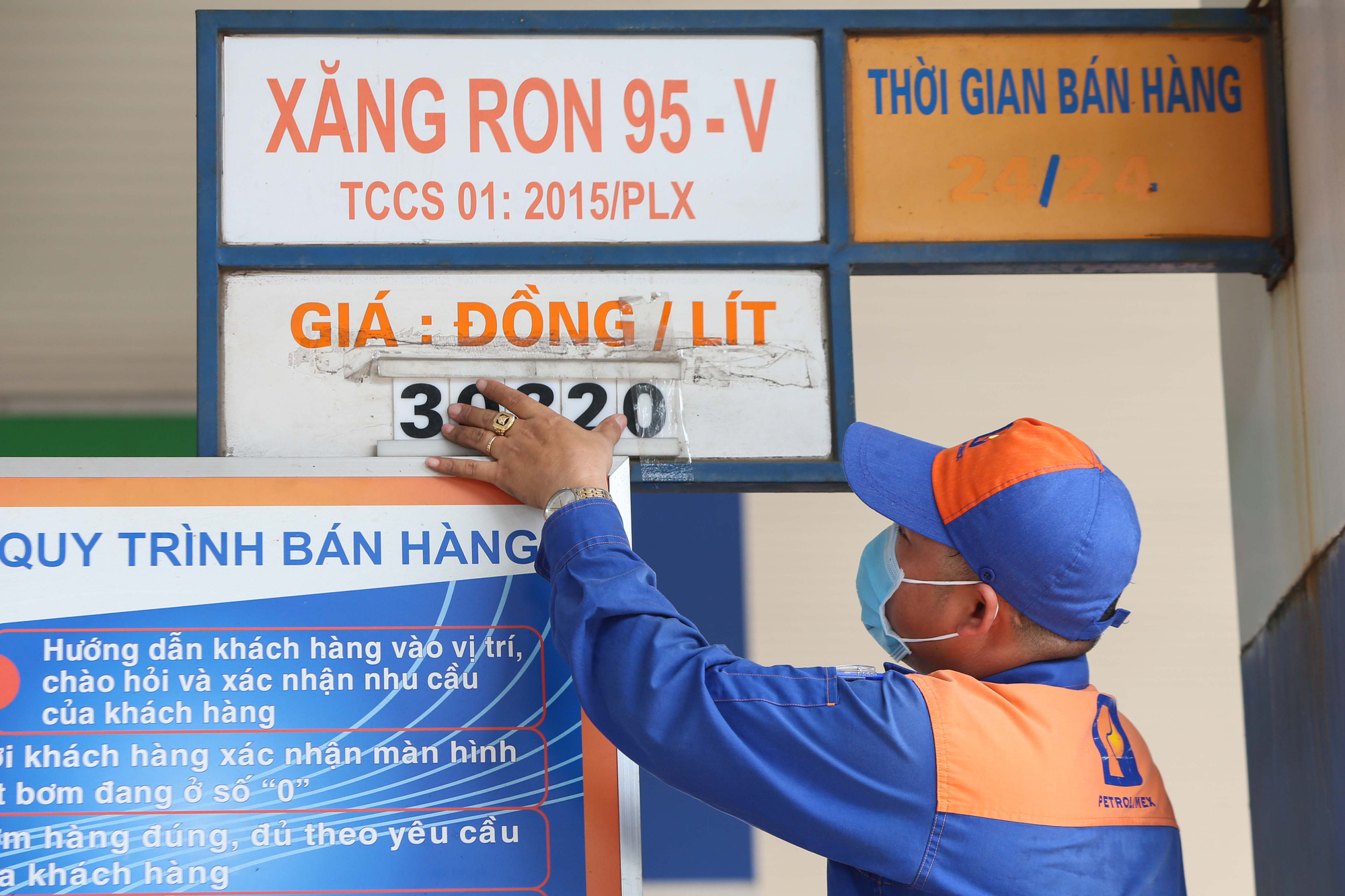 Giá xăng RON 95 tăng thêm 1.550 đồng, chạm sát mốc 30.000 đồnglít