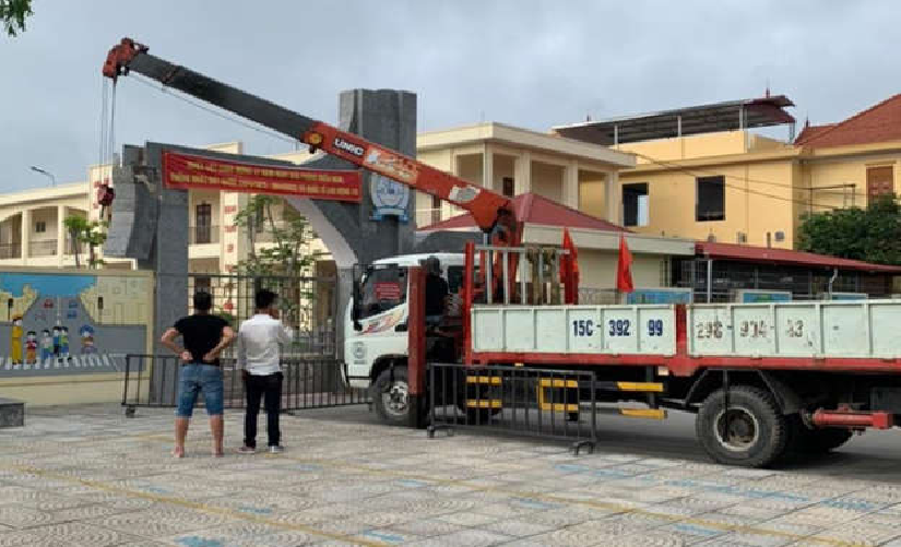 Thông tin mới nhất về việc cổng trường tiểu học ở Hải Phòng nứt gãy sau 2 năm sử dụng