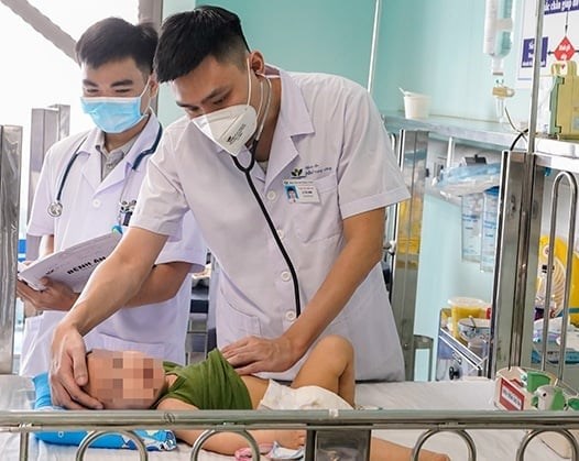 Nhiều ca bệnh phải cấp cứu Bệnh viện Nhi Trung ương do uống nhầm dầu thắp hương