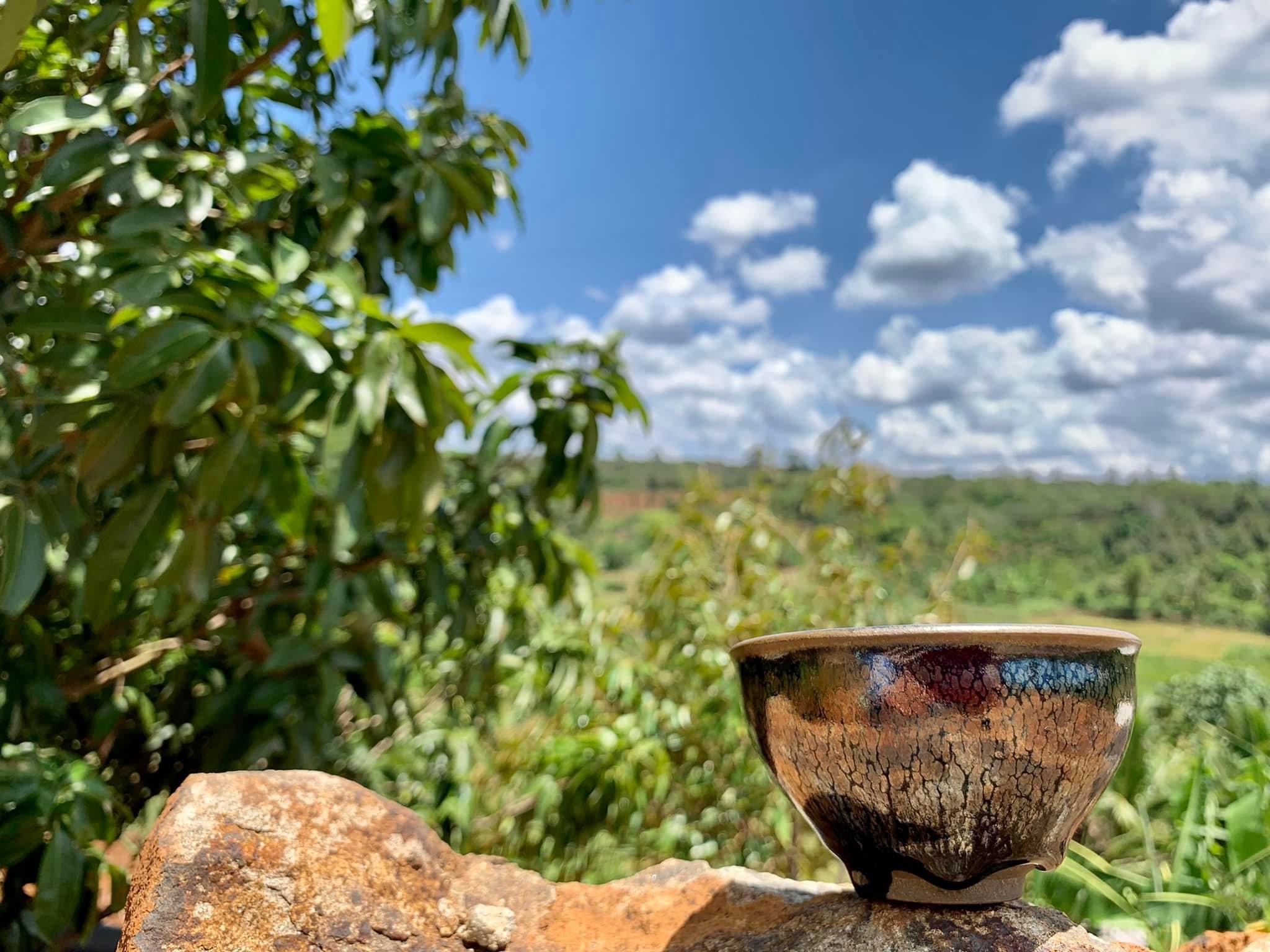 Chiêm ngưỡng bộ ấm trà men Thiên Mục ở làng gốm Bát Tràng