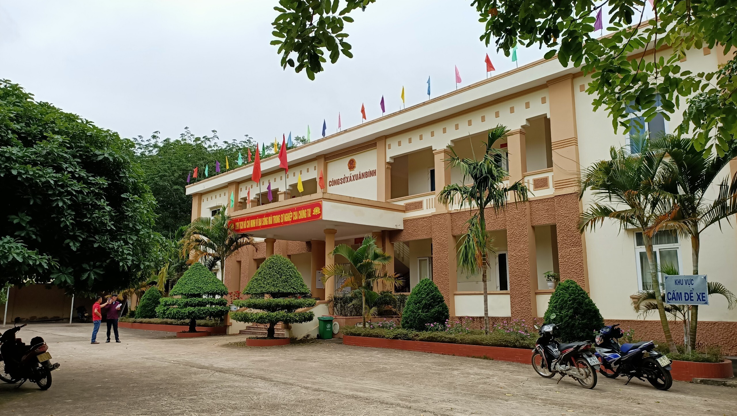 Kỷ luật hàng loạt cán bộ xã ở Thanh Hóa bỏ nhiệm sở đi du lịch