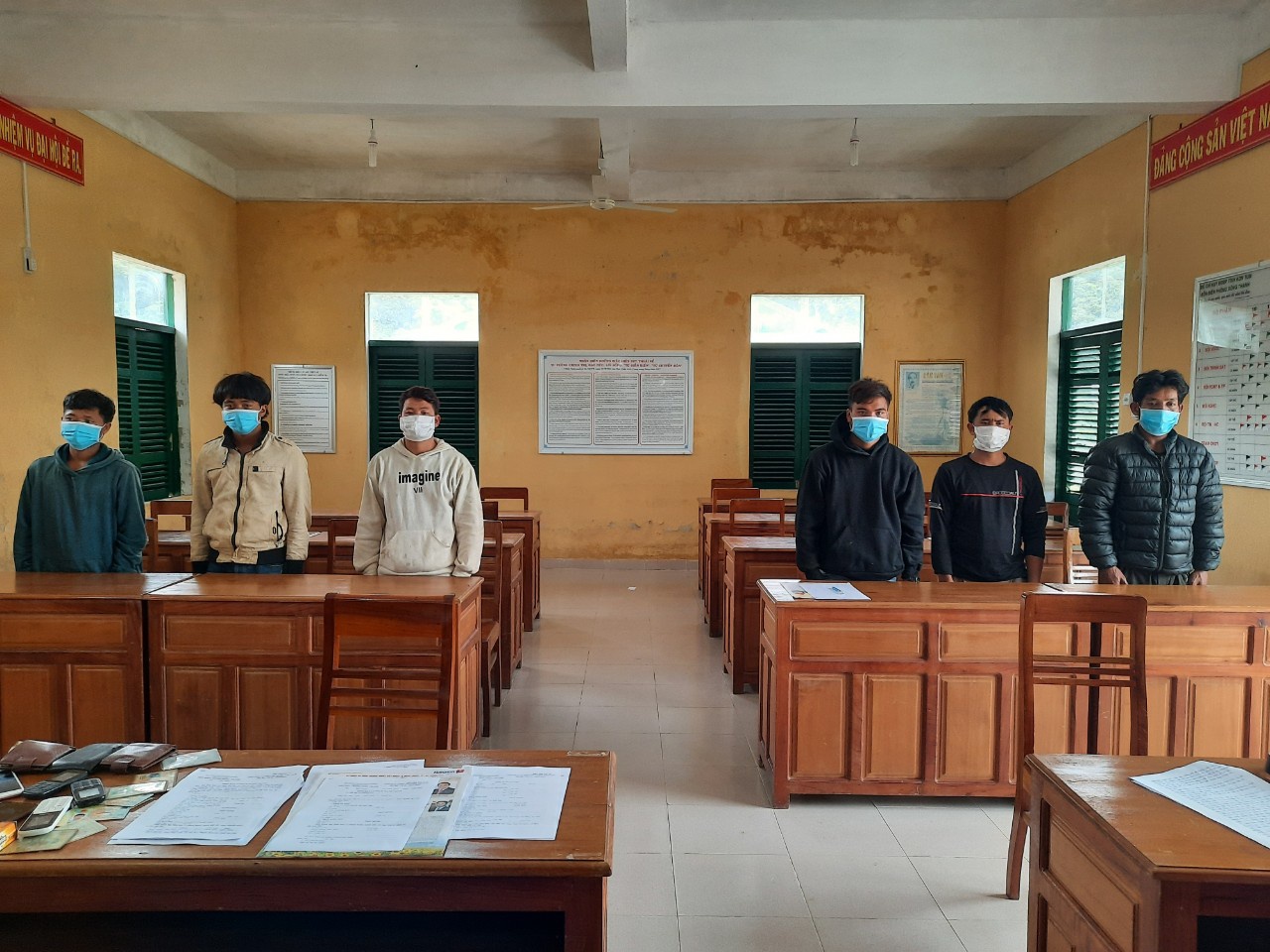 Kon Tum Phát hiện, bắt giữ 6 người vượt biên trái phép từ Lào về Việt Nam