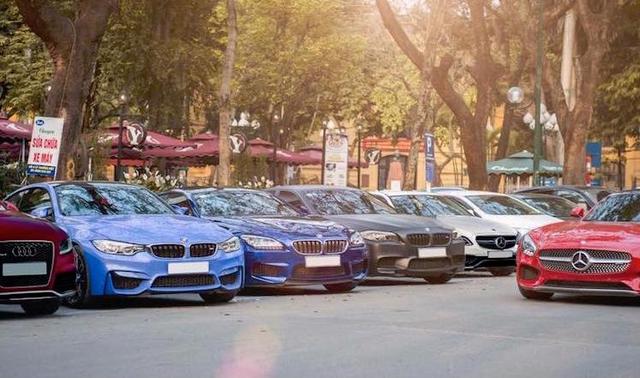 Phó Thủ tướng yêu cầu xác minh thông tin bất thường đường dây nhập siêu xe biếu tặng