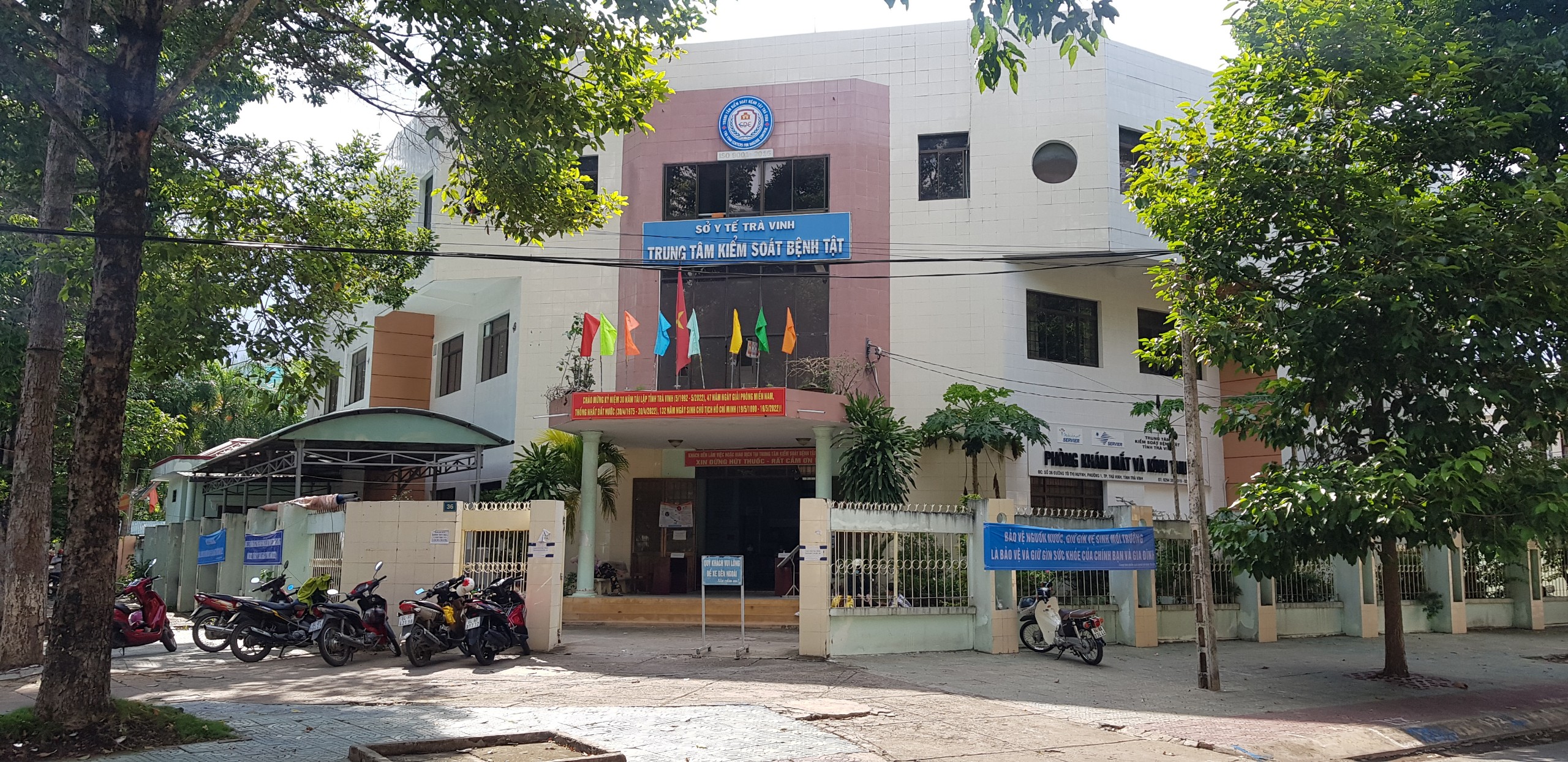 Bắt tạm giam Phó Giám đốc Sở Y tế và nguyên Giám đốc CDC Trà Vinh