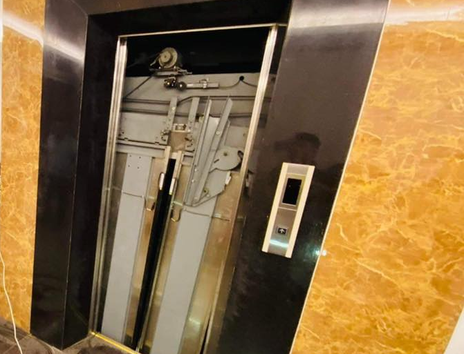 Rơi thang máy tại Hà Nội khiến 2 người tử vong