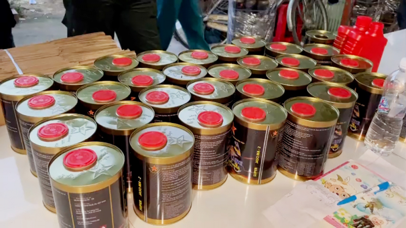 Phát hiện một hộ dân sản xuất nhớt giả quy mô lớn ở An Giang