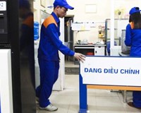 Giá xăng tăng gần 1.000 đồng lập kỷ lục hơn 31.000 đồng/lít 