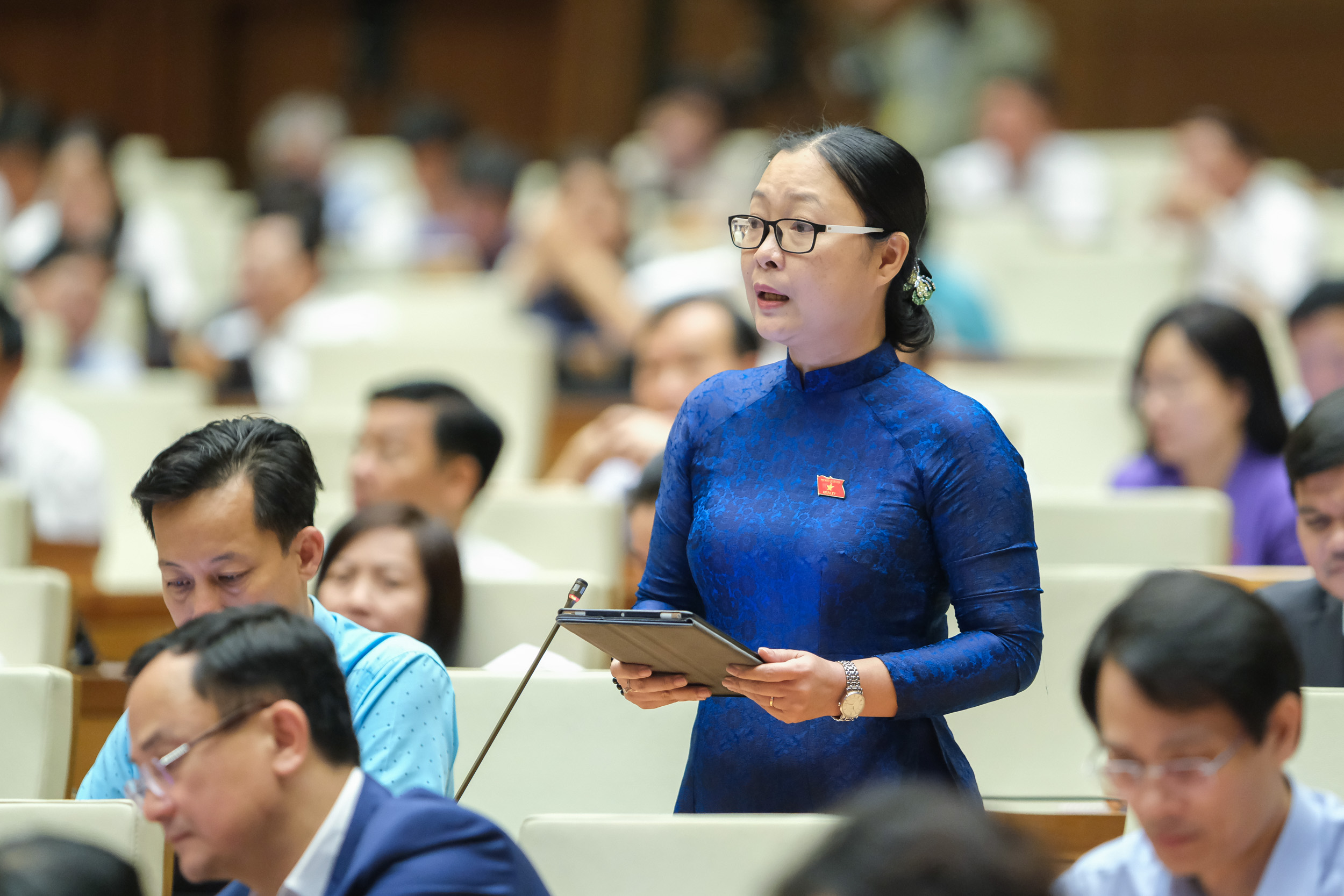 Giá xăng lại tăng kỉ lục, Đại biểu kiến nghị tiếp tục xem xét giảm thuế đối với xăng dầu 