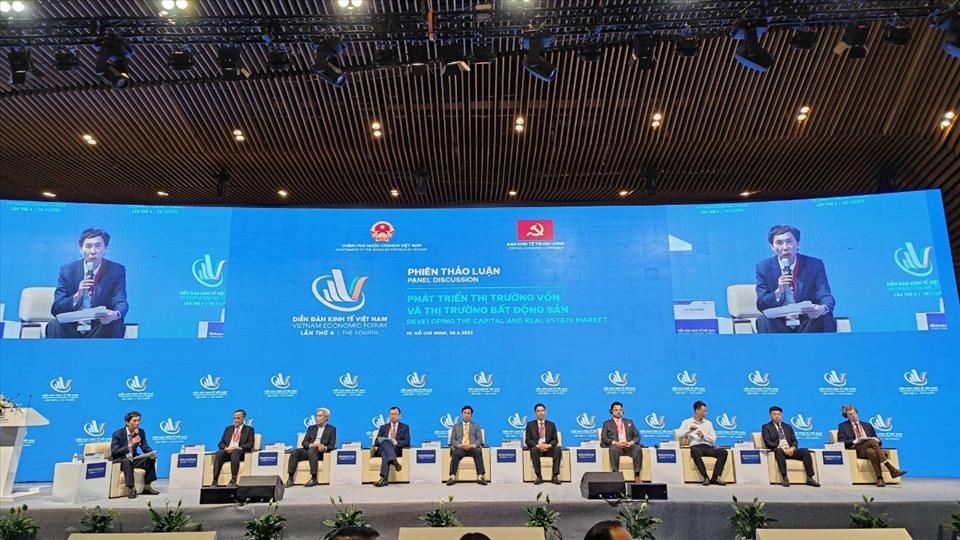 Thị trường chứng khoán có thể thu hút thêm ít nhất 10 tỉ USD nếu thăng hạng