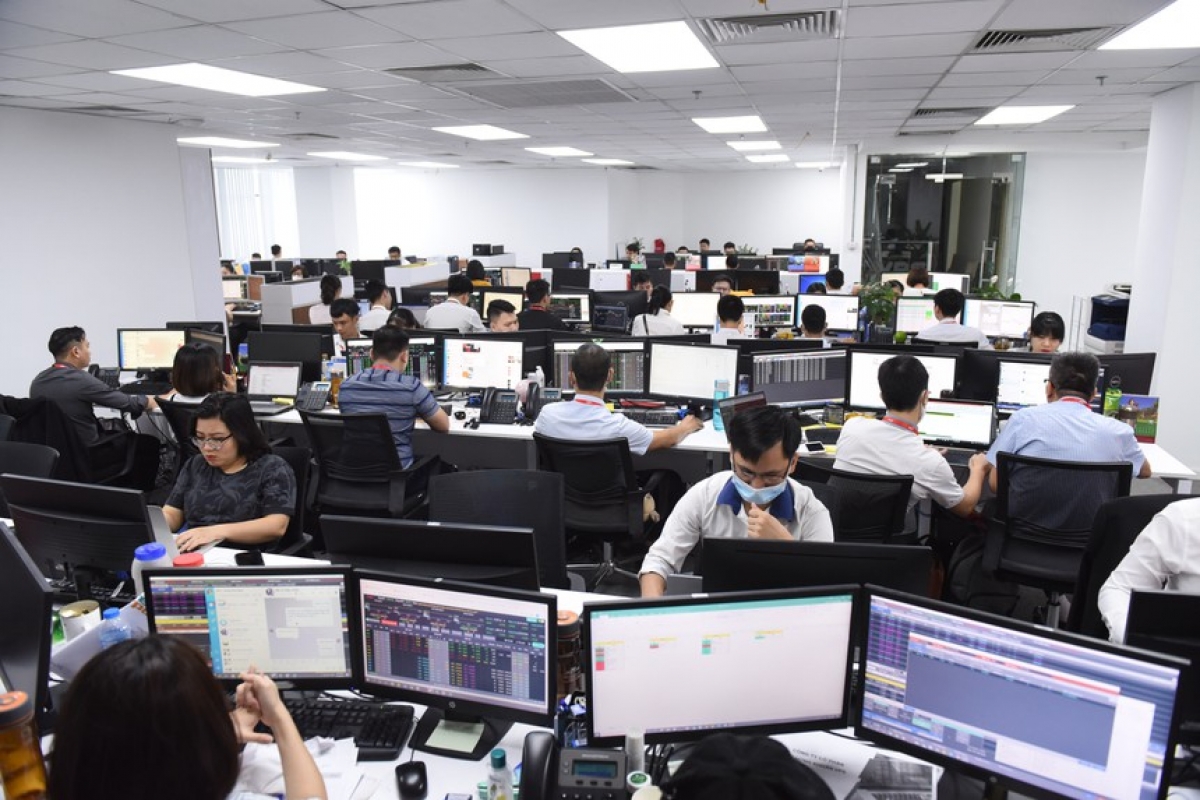 Bất chấp thị trường biến động mạnh, tài khoản mở mới của nhà đầu tư trong nước tăng đột biến