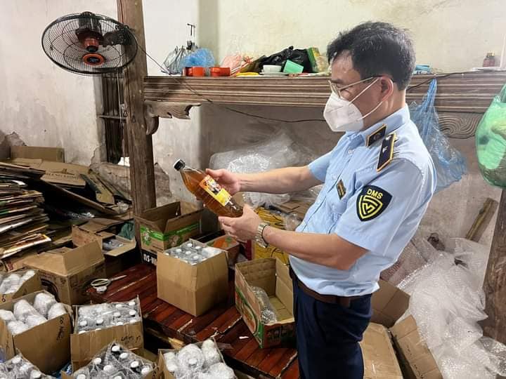 Hà Nội Bắt quả tang cơ sở sản xuất mật ong giả