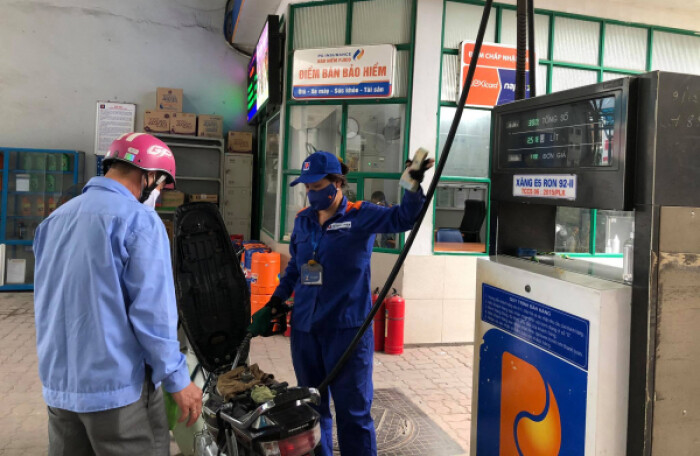 Thủ tướng yêu cầu theo dõi kỹ thông tin nhập khẩu xăng dầu từ Malaysia