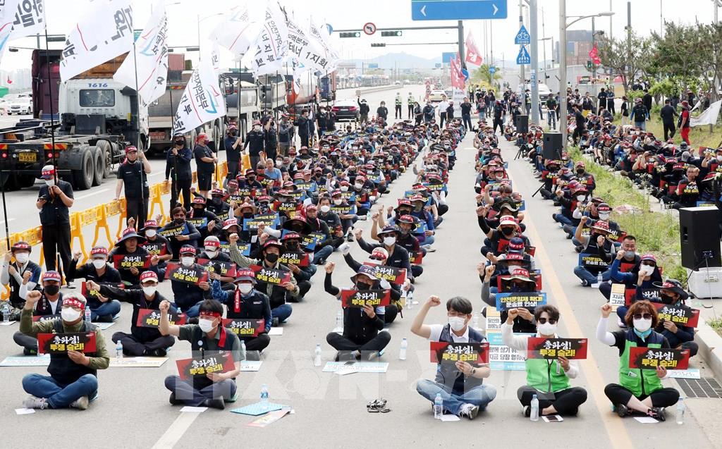 Nhiều ngành công nghiệp tại Hàn Quốc bị ảnh hưởng do đình công trên diện rộng