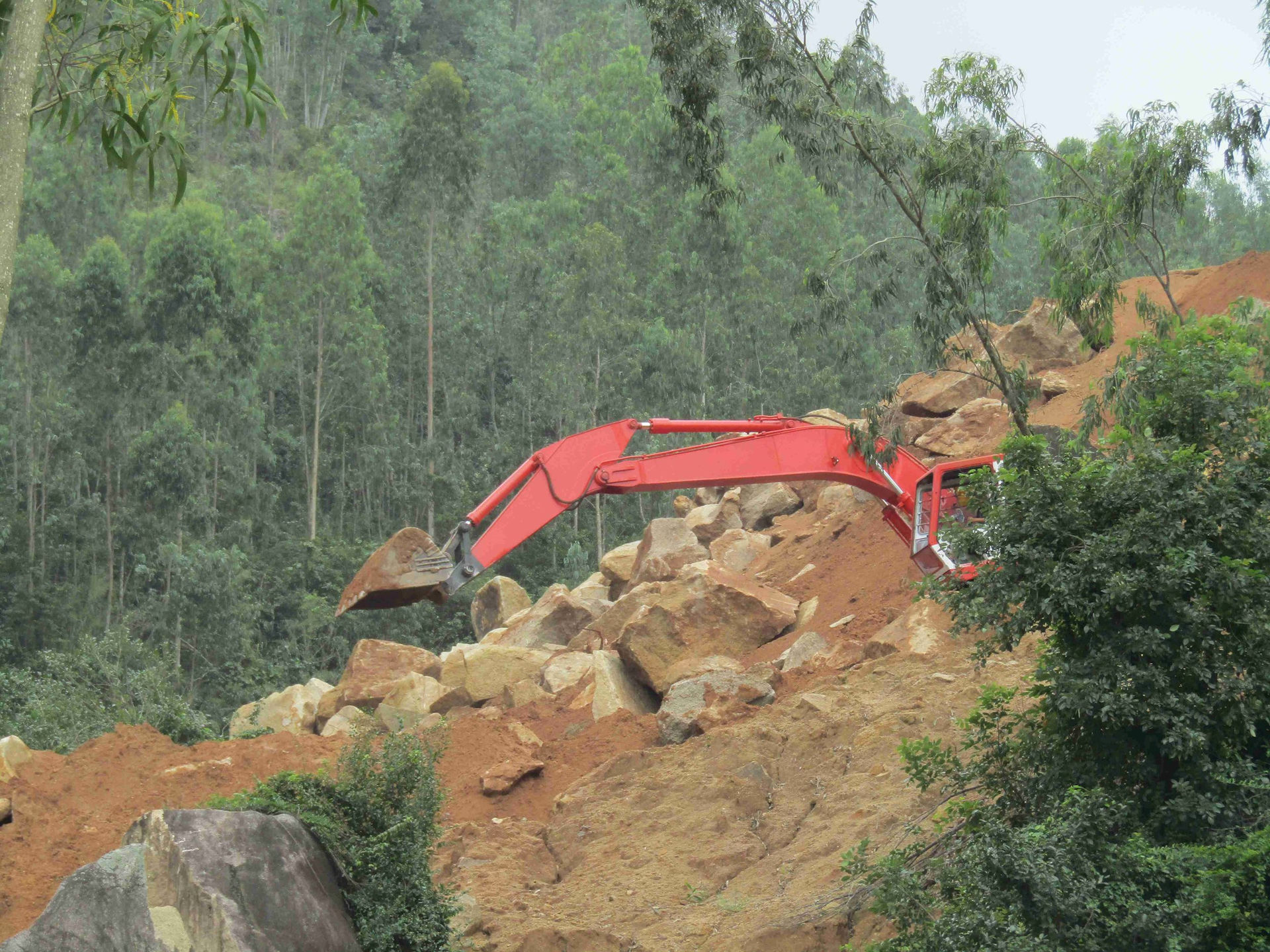 Bình Định Kiểm tra, xử lý các trường hợp khai thác khoáng sản trái phép tại khu vực núi Hòn Chà