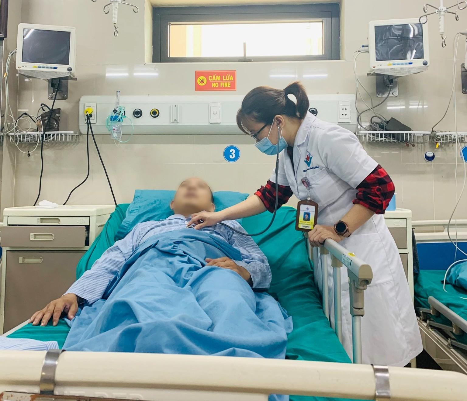 Bị ong đốt khi làm vườn, người đàn ông sốc phản vệ nặng