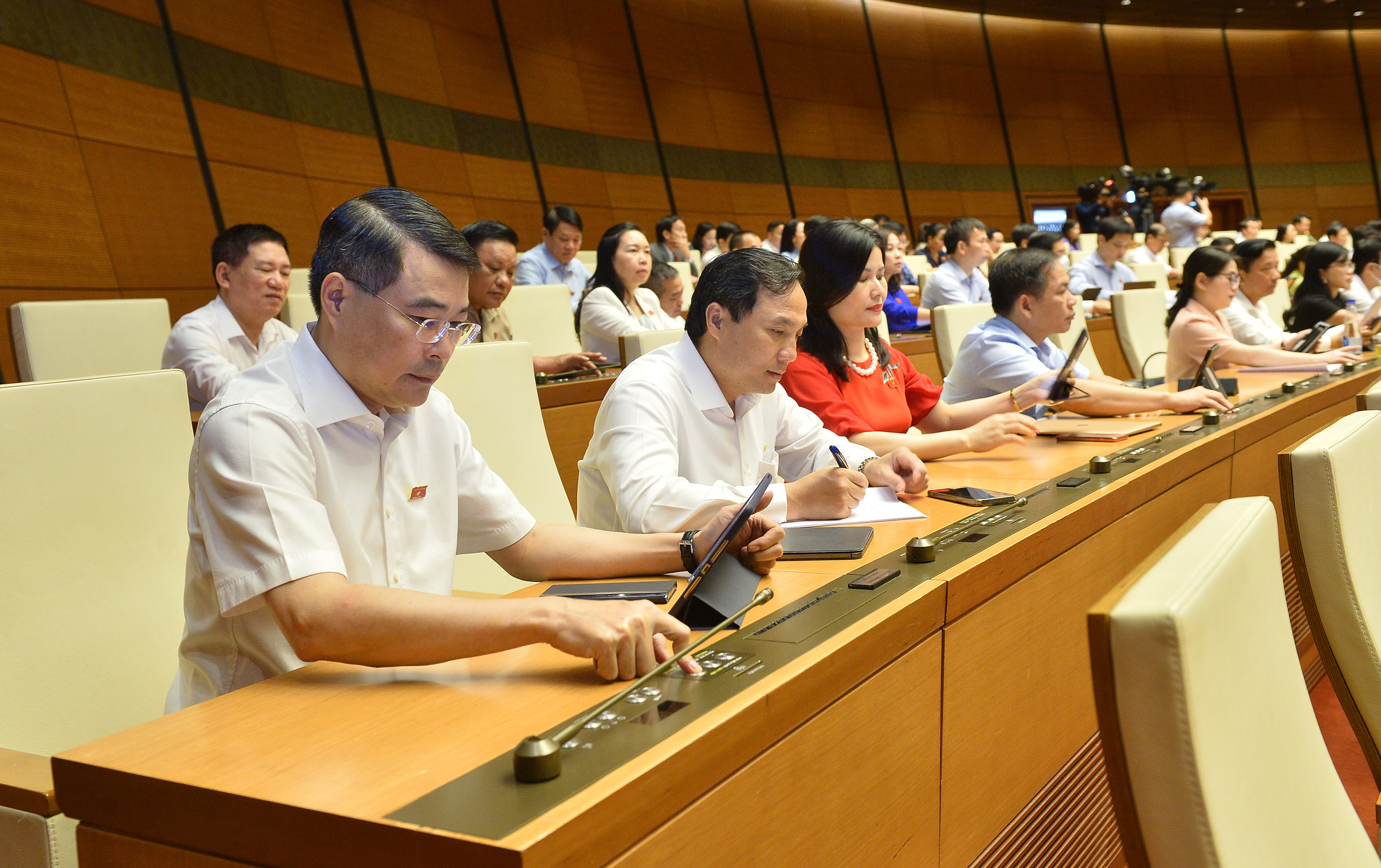 Quốc hội thông qua bội chi năm 2020 là 3,44% GDP