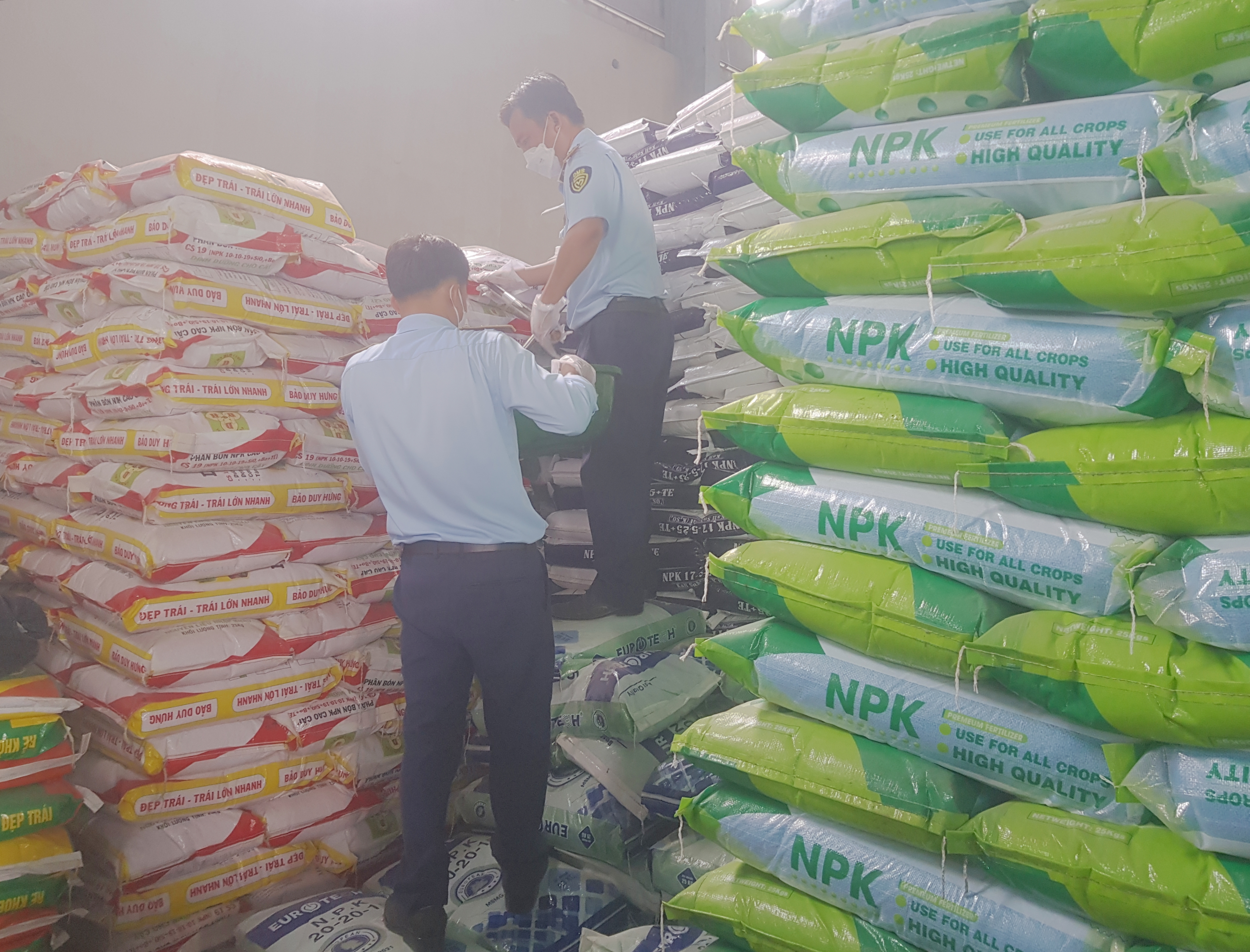 Chuyển cơ quan Công an vụ buôn bán phân bón giả có dấu hiệu tội phạm tại Tiền Giang