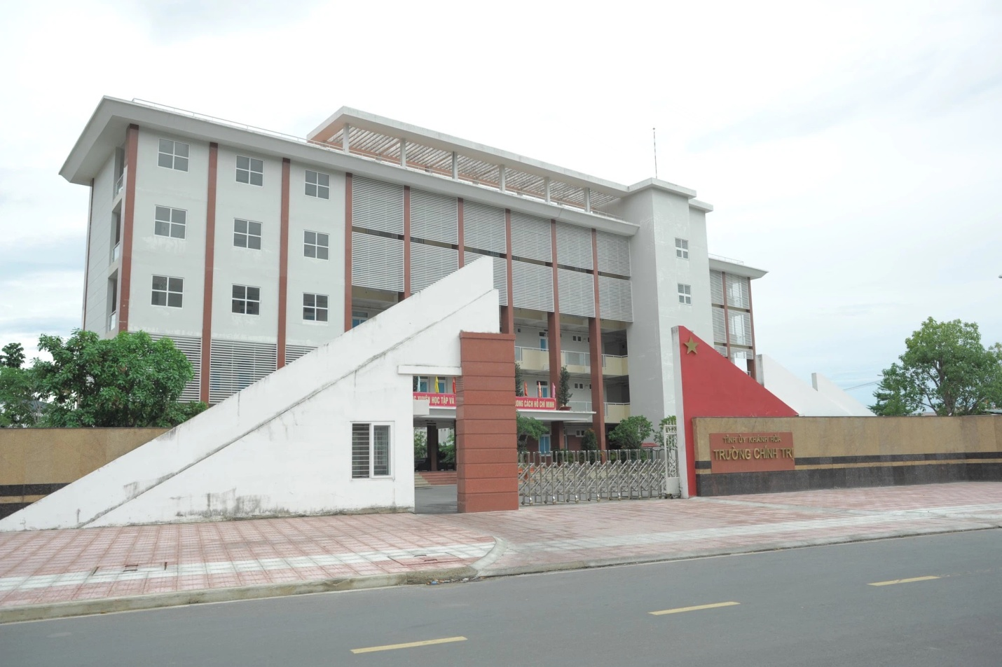 Khánh Hoà Khởi tố loạt cựu cán bộ liên quan đến sai phạm tại dự án BT Trường Chính trị 