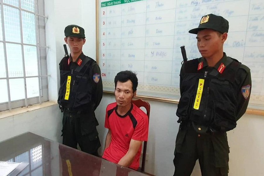 Bắt đối tượng chuyên làm giả giấy tờ, trốn truy nã 