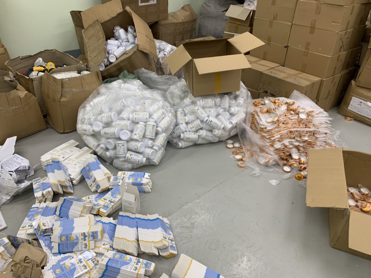 Phát hiện một công ty công nghệ cao sản xuất, buôn bán thực phẩm chức năng giả