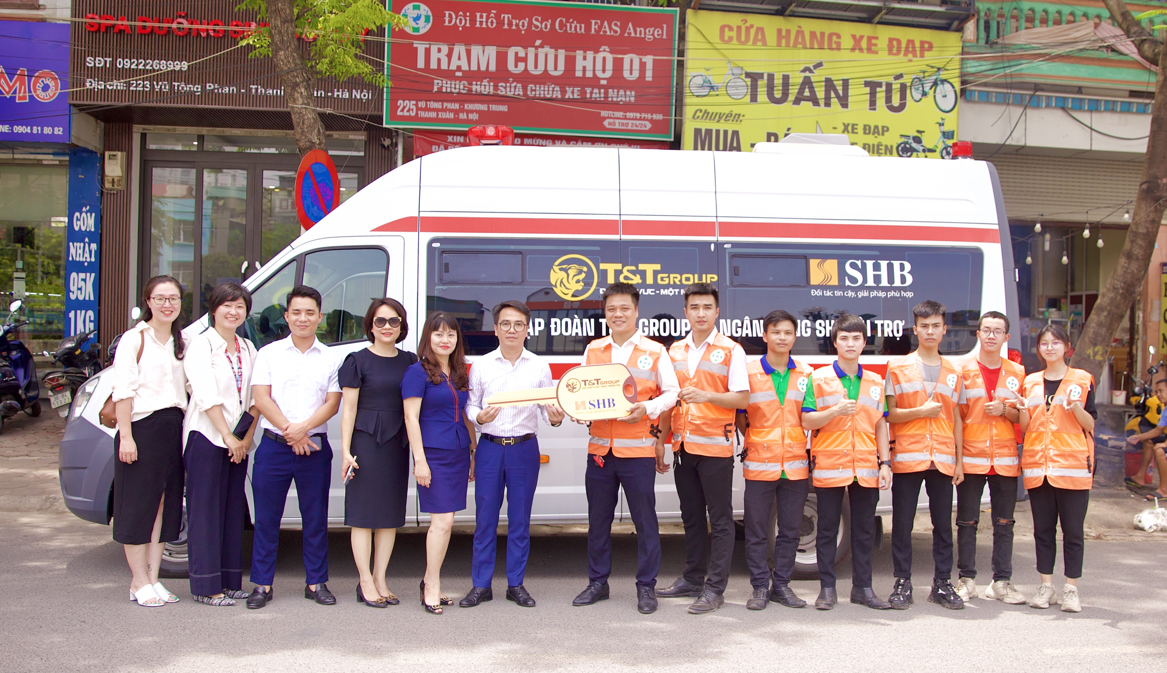 TT Group và SHB tặng xe cứu thương cho Đội hỗ trợ sơ cứu FAS Angel Hà Nội