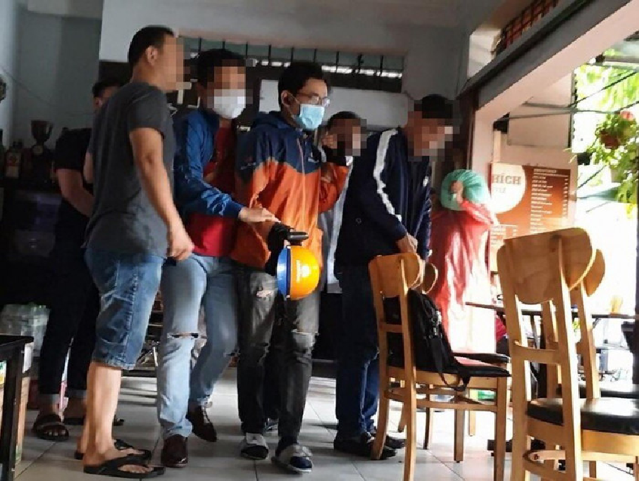 Đình chỉ công tác đại úy Công an để điều tra vụ làm nhanh căn cước công dân