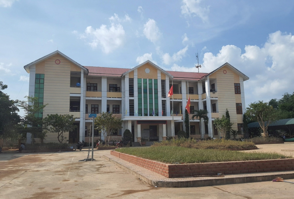 Đề nghị khai trừ Đảng đối với Bí thư Đảng ủy xã nợ nần và tự ý bỏ nhiệm sở