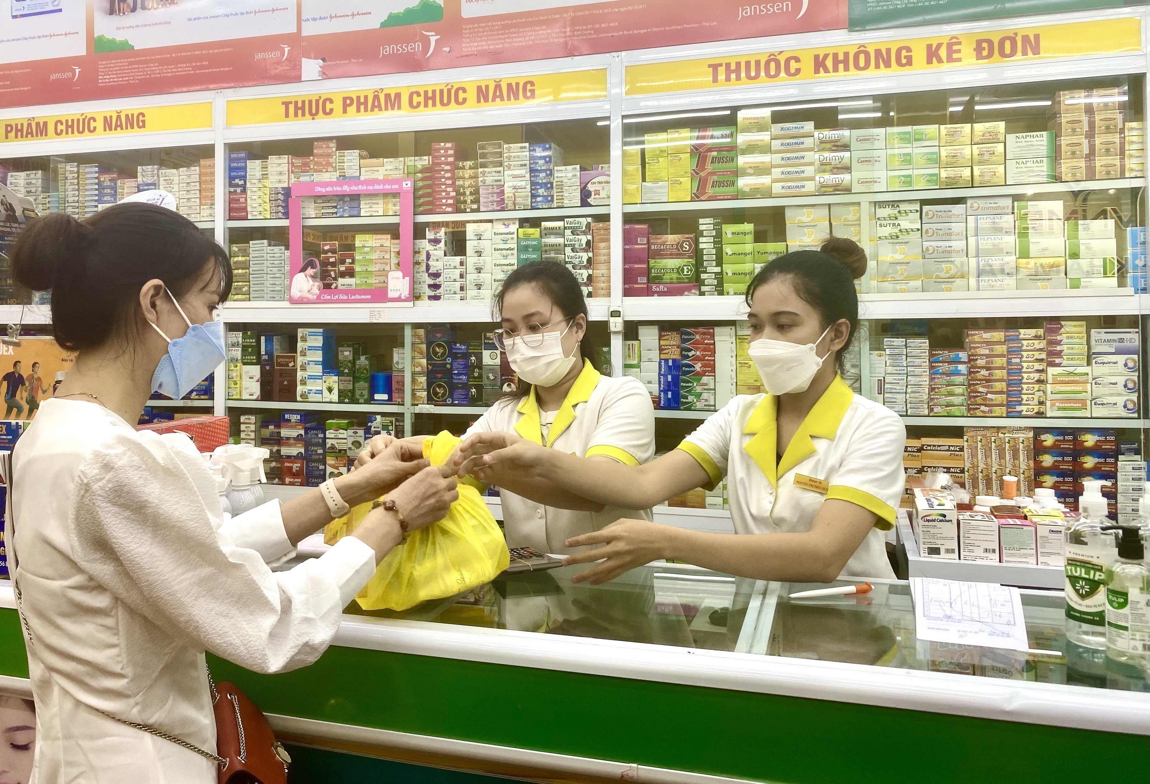 Chính phủ yêu cầu khắc phục ngay tình trạng thiếu thuốc, thiết bị, vật tư y tế