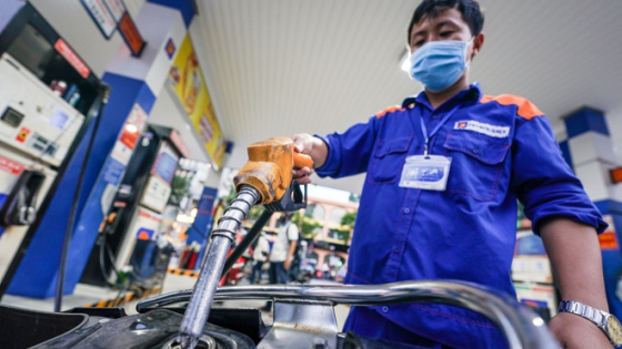 Giá xăng trong nước hạ nhiệt sau 7 lần tăng liên tiếp