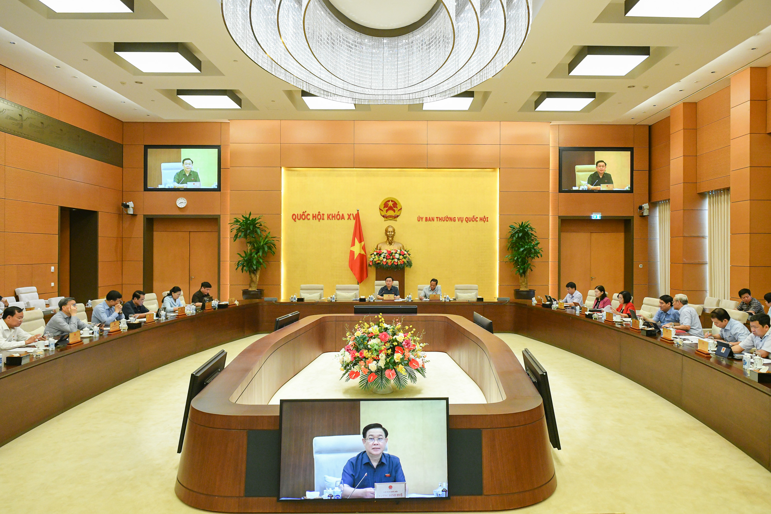 Thường vụ Quốc hội xem xét chủ trương chuyển đổi đất xây dựng cao tốc Bắc - Nam