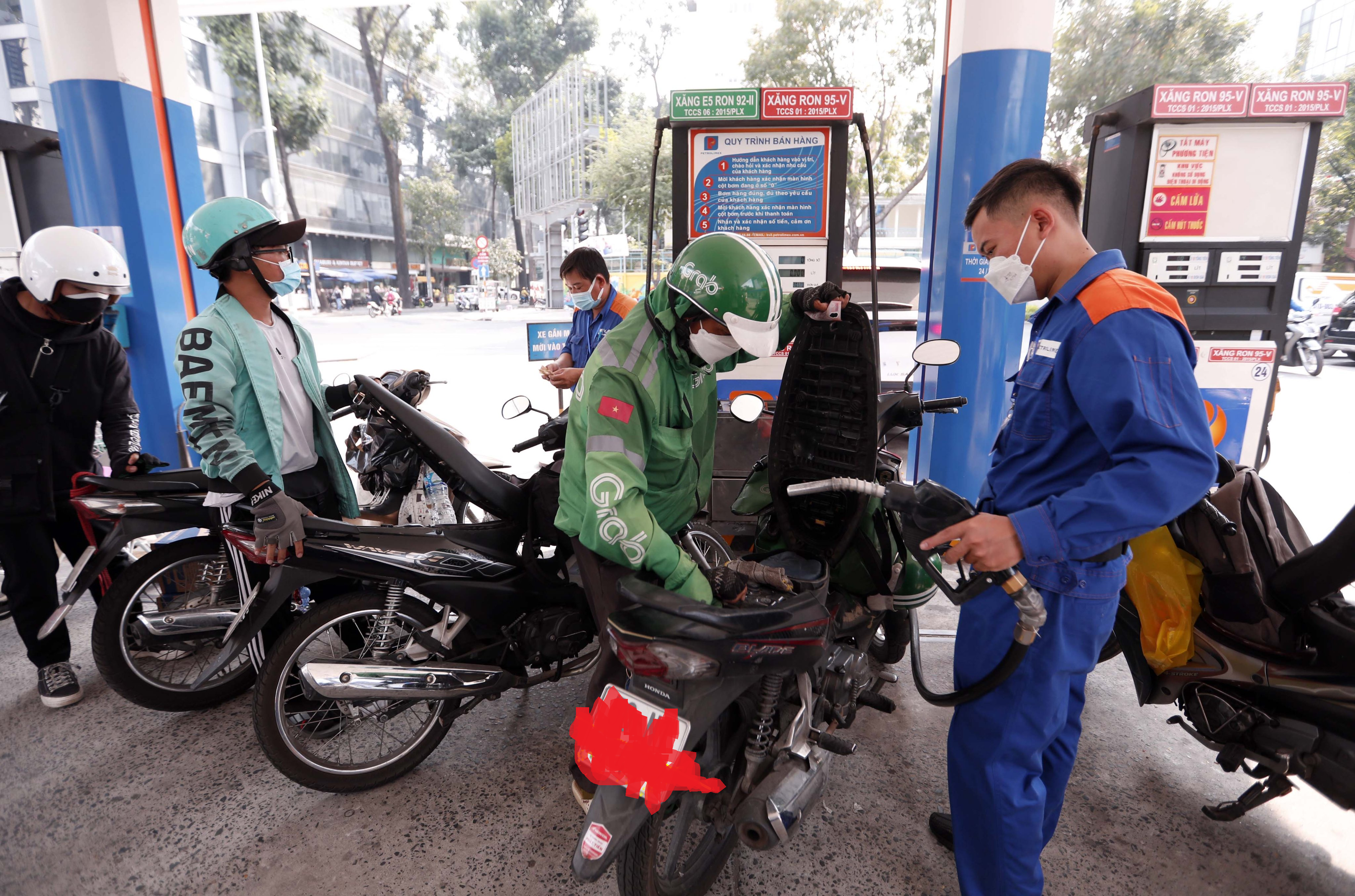 Giá xăng có thể giảm mạnh hơn nếu không trích quỹ bình ổn