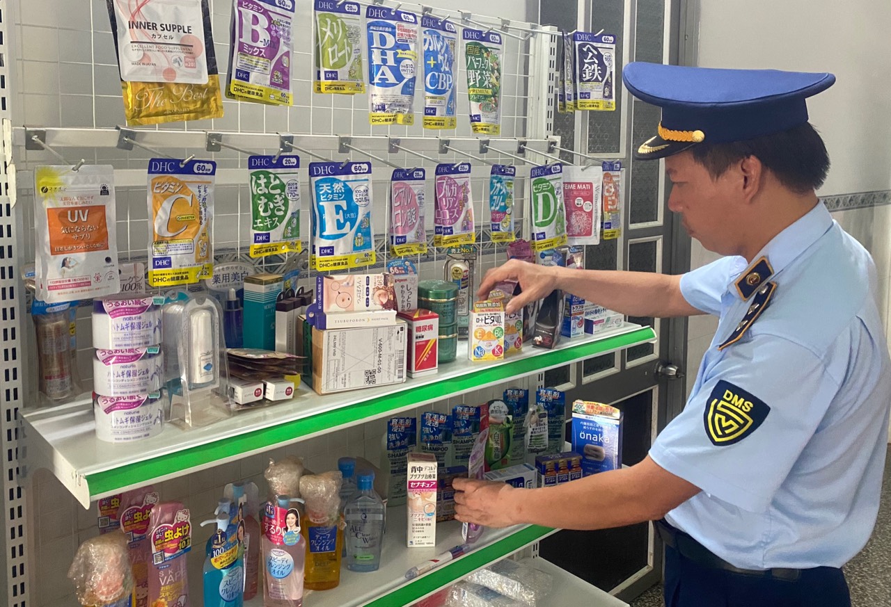 Phát hiện cơ sở lợi dụng mô hình hàng hoá “xách tay” để kinh doanh mỹ phẩm nhập lậu