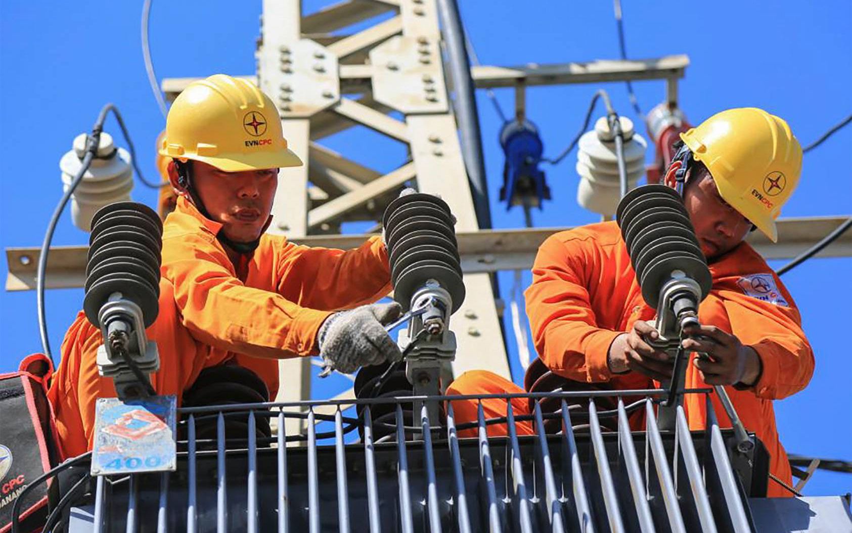 Phó Thủ tướng yêu cầu đảm bảo cung ứng đủ điện cho sản xuất, kinh doanh và tiêu dùng