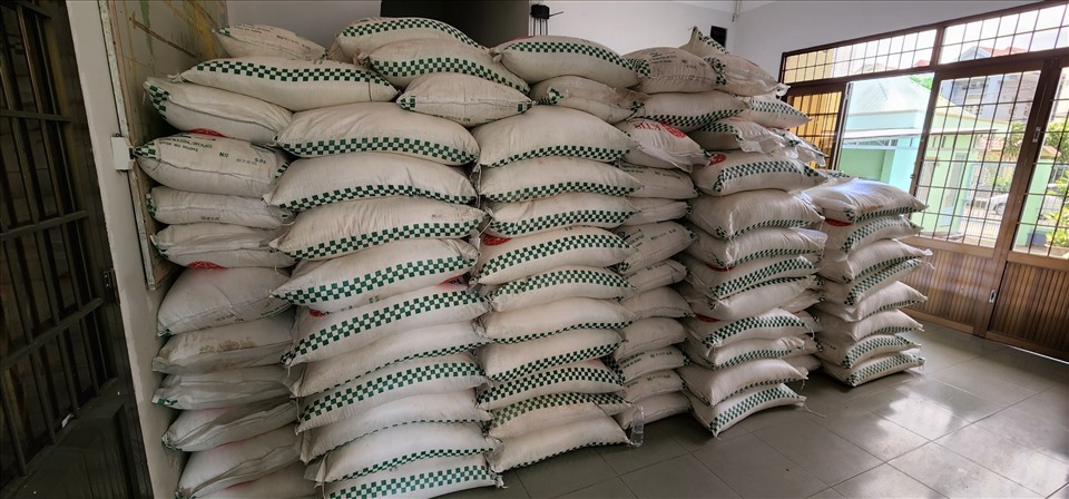 Tạm giữ hơn 43 tấn đường cát không rõ nguồn gốc