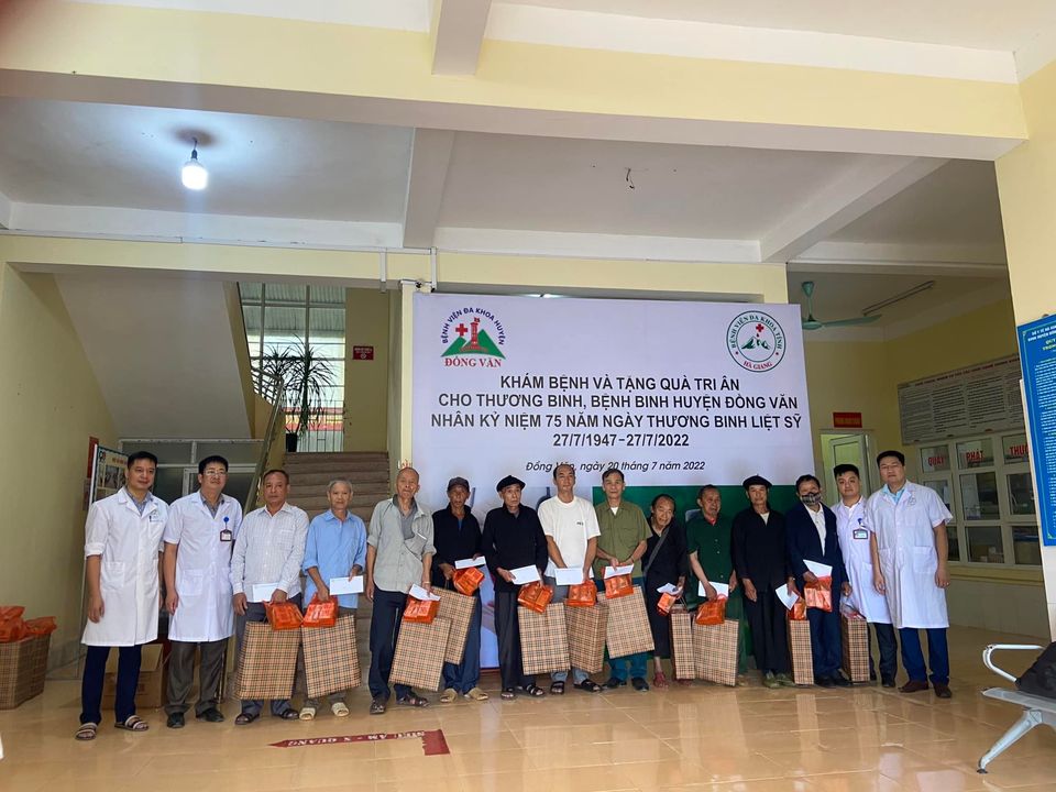 Bệnh viện Đa khoa huyện Đồng Văn tổ chức thăm khám sức khỏe cho người có công