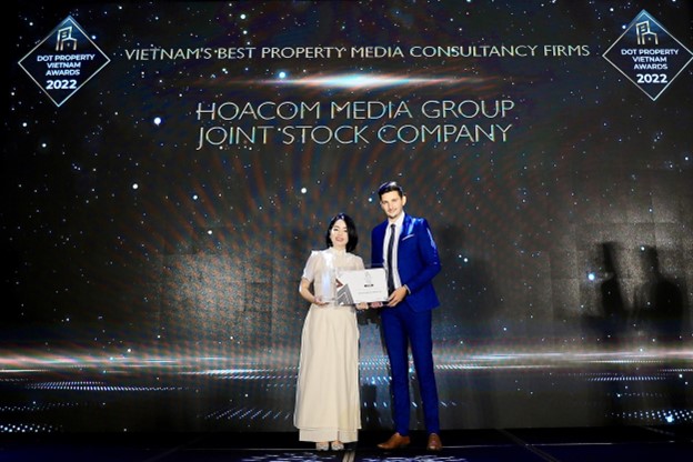 Hoacom Media nhận giải thưởng Công ty truyền thông BĐS tốt nhất Việt Nam