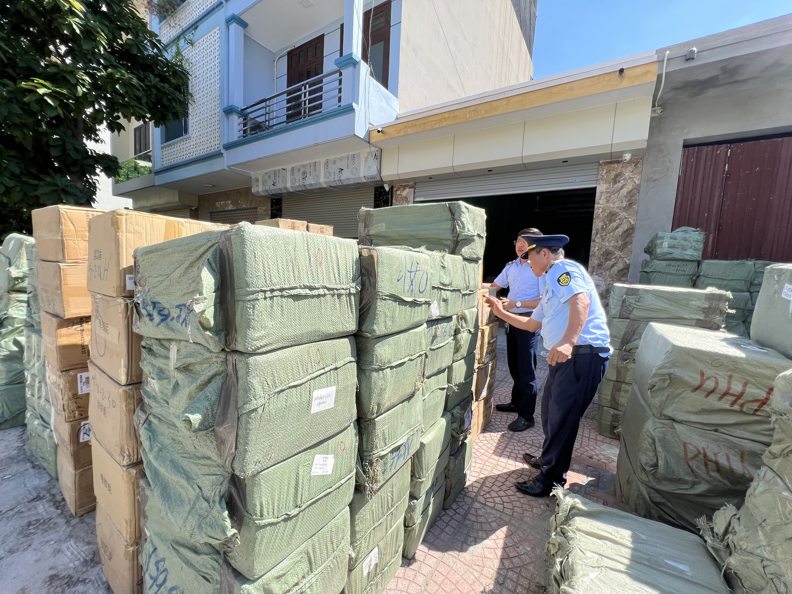 Bộ Y tế yêu cầu tăng cường quản lý kinh doanh, buôn bán mỹ phẩm