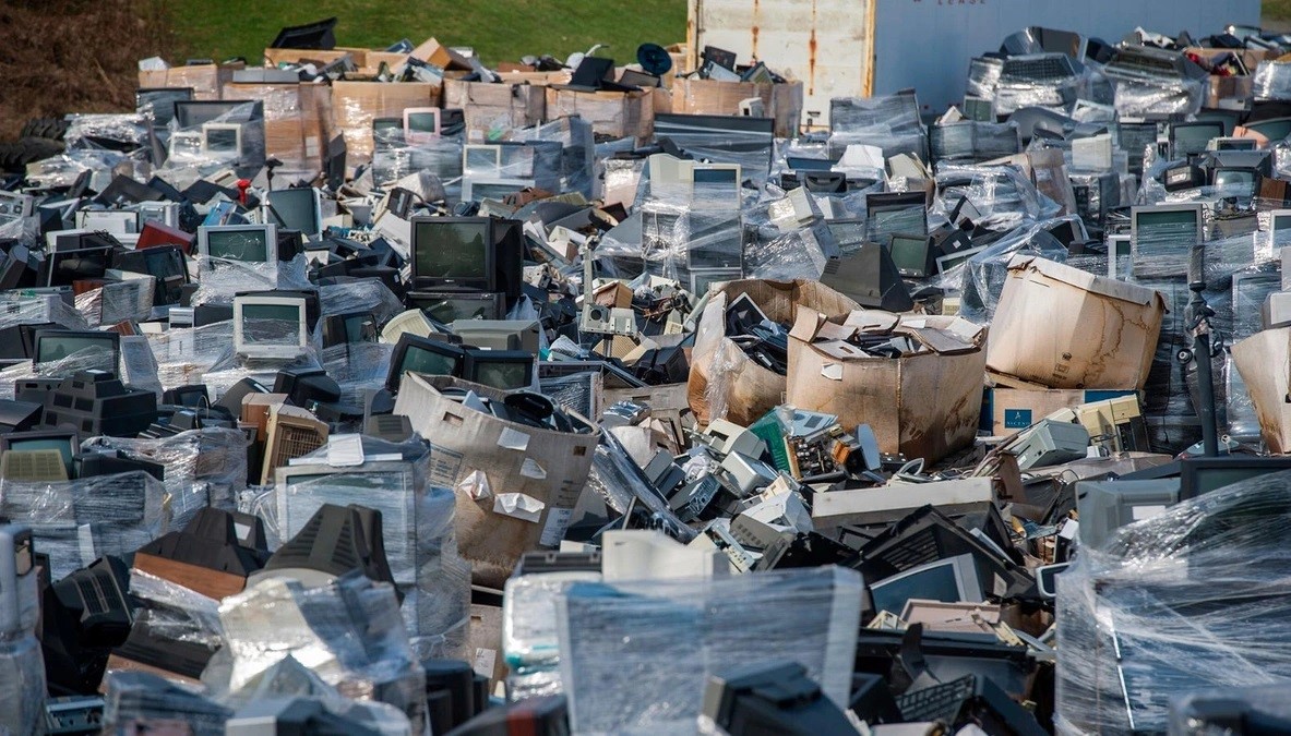 Vòng đời ngắn, núi rác thải công nghệ đang đe dọa thế giới ra sao