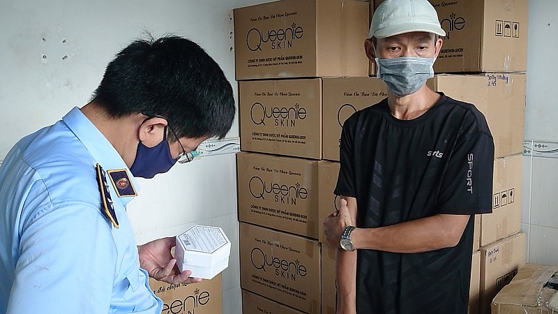 Phát hiện kho hàng gần 900 sản phẩm mỹ phẩm giả mạo