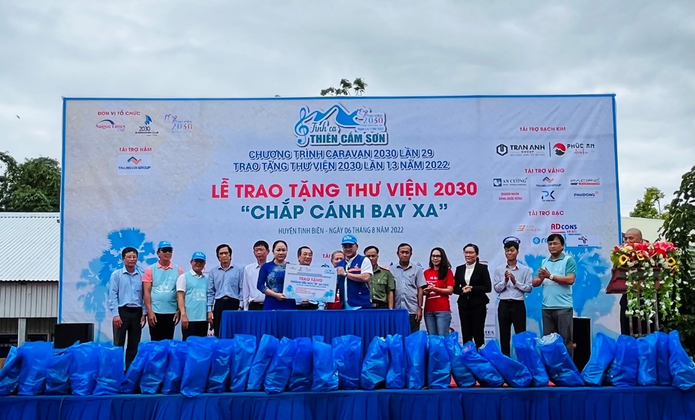 Trần Anh Group – Trao tặng thư viện sách cho trẻ em khó khăn tại huyện tịnh biên