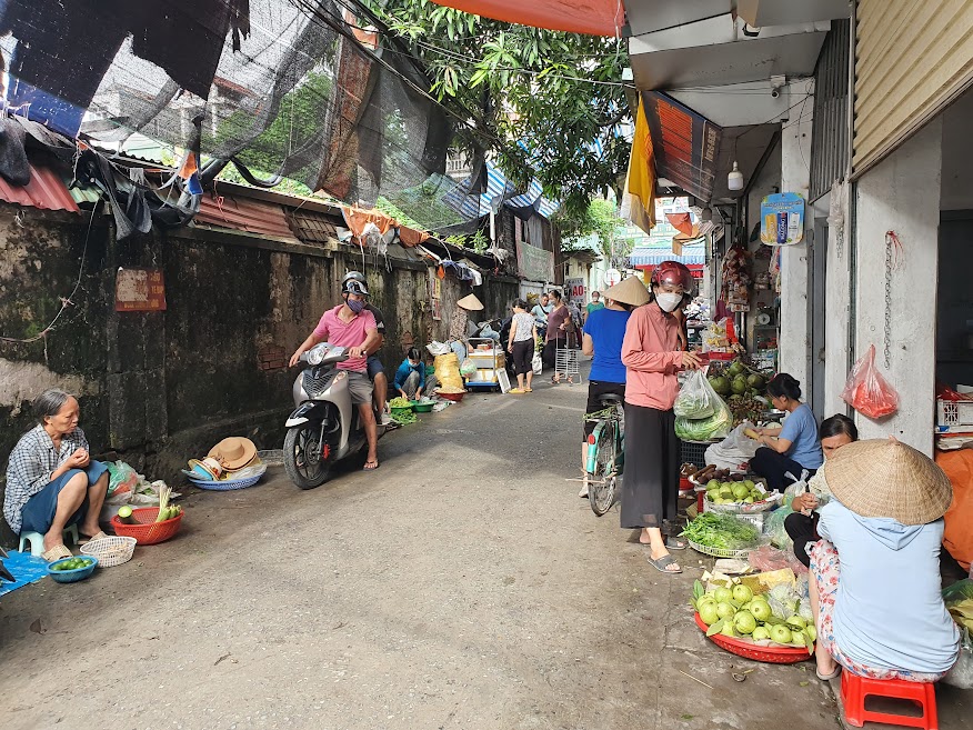 Thị trường Rằm tháng Bảy Hoa tươi, vàng mã, mâm cỗ đều tăng giá