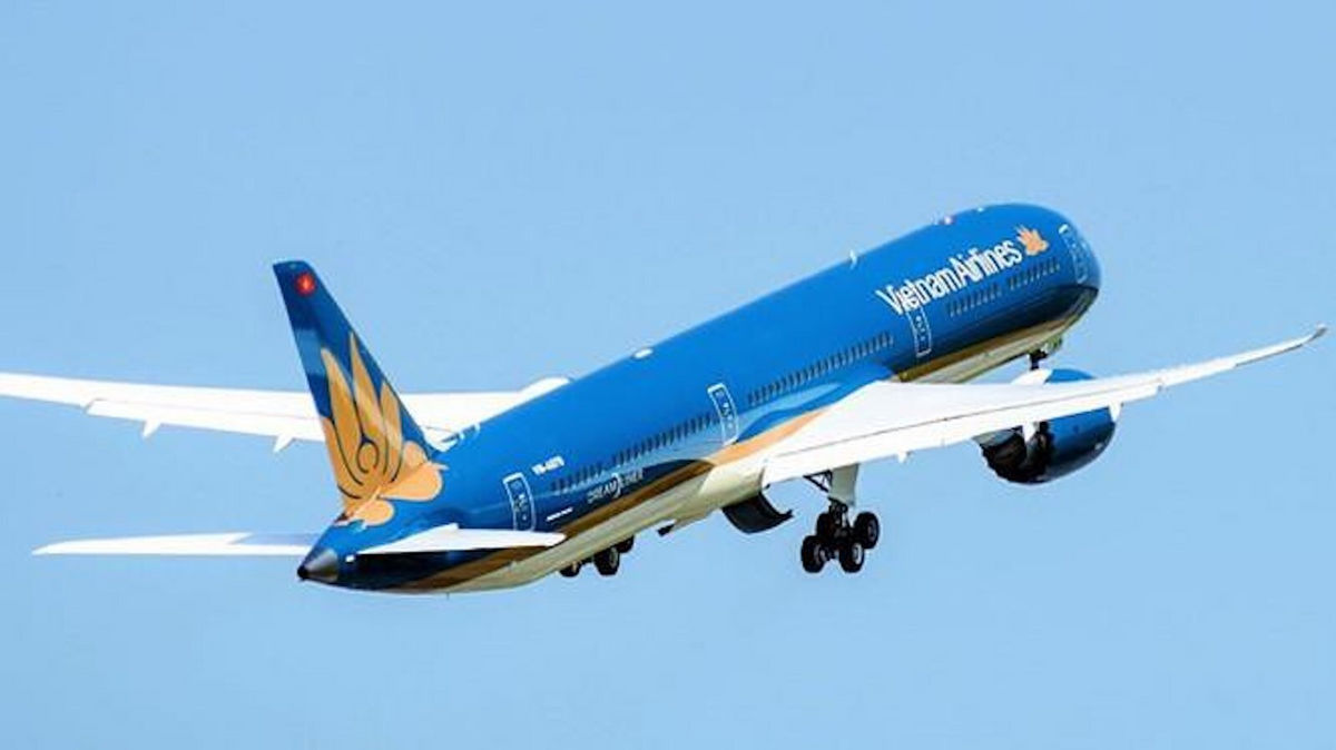 Máy bay Vietnam Airlines quay đầu cấp cứu một trẻ em người Nhật