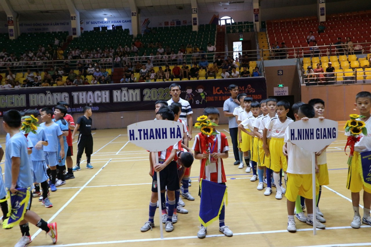 Khai mạc Giải Bóng đá Nhi đồng U10 Cup Vicem Hoàng Thạch năm 2022