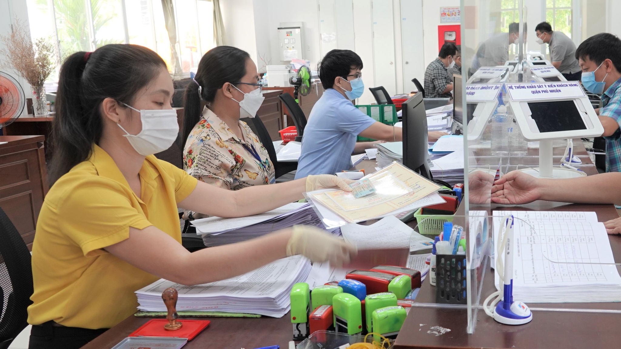 Đính chính thông tin gần 6.200 công chức, viên chức nghỉ việc trong 6 tháng tại TP.HCM