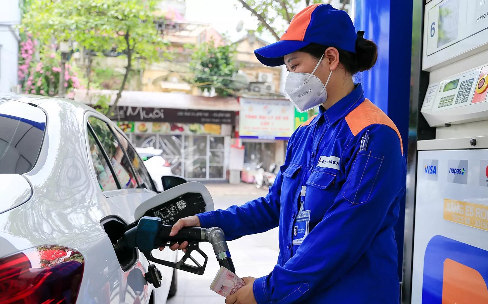 Giá xăng trong nước khó giảm trong kỳ điều chỉnh tới